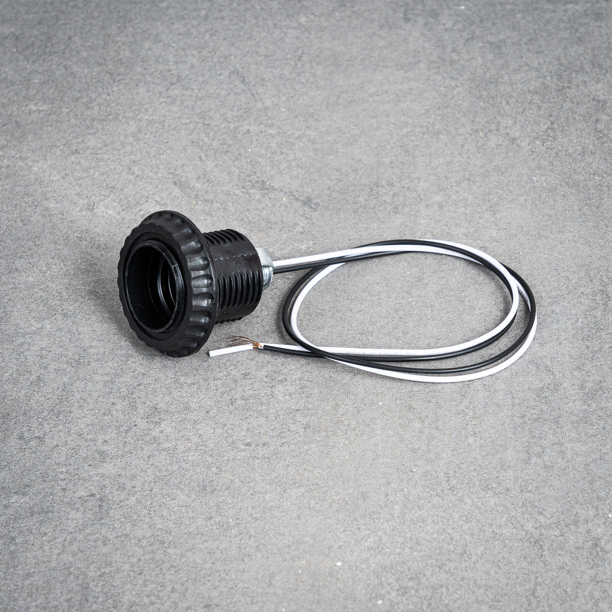 Hållare för glödlampa E27 i metall med en modern design, perfekt för att fästa och hålla glödlampor på plats.