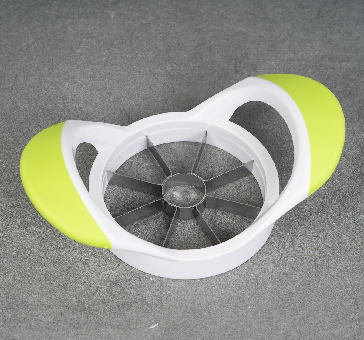 Kökstillbehör inklusive fruktklyftare, meat claws och urkärnare, 15 stycken i ett parti.