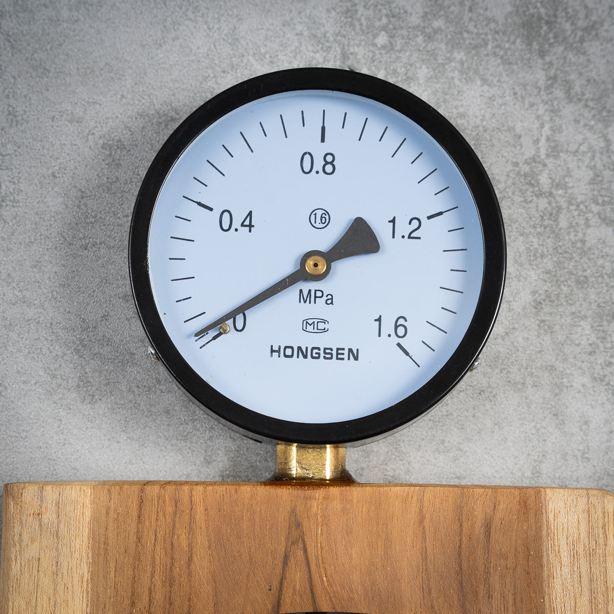 Vinhållaren Träskruven