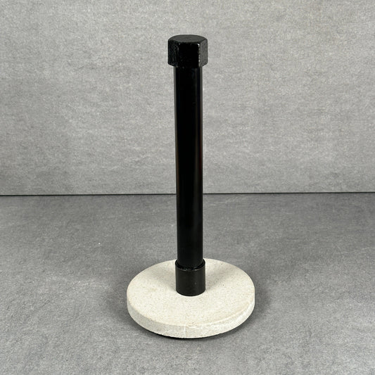 Pappershållare industriell i betong och stål.