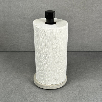 Pappershållare för hushållspapper med betongbotten