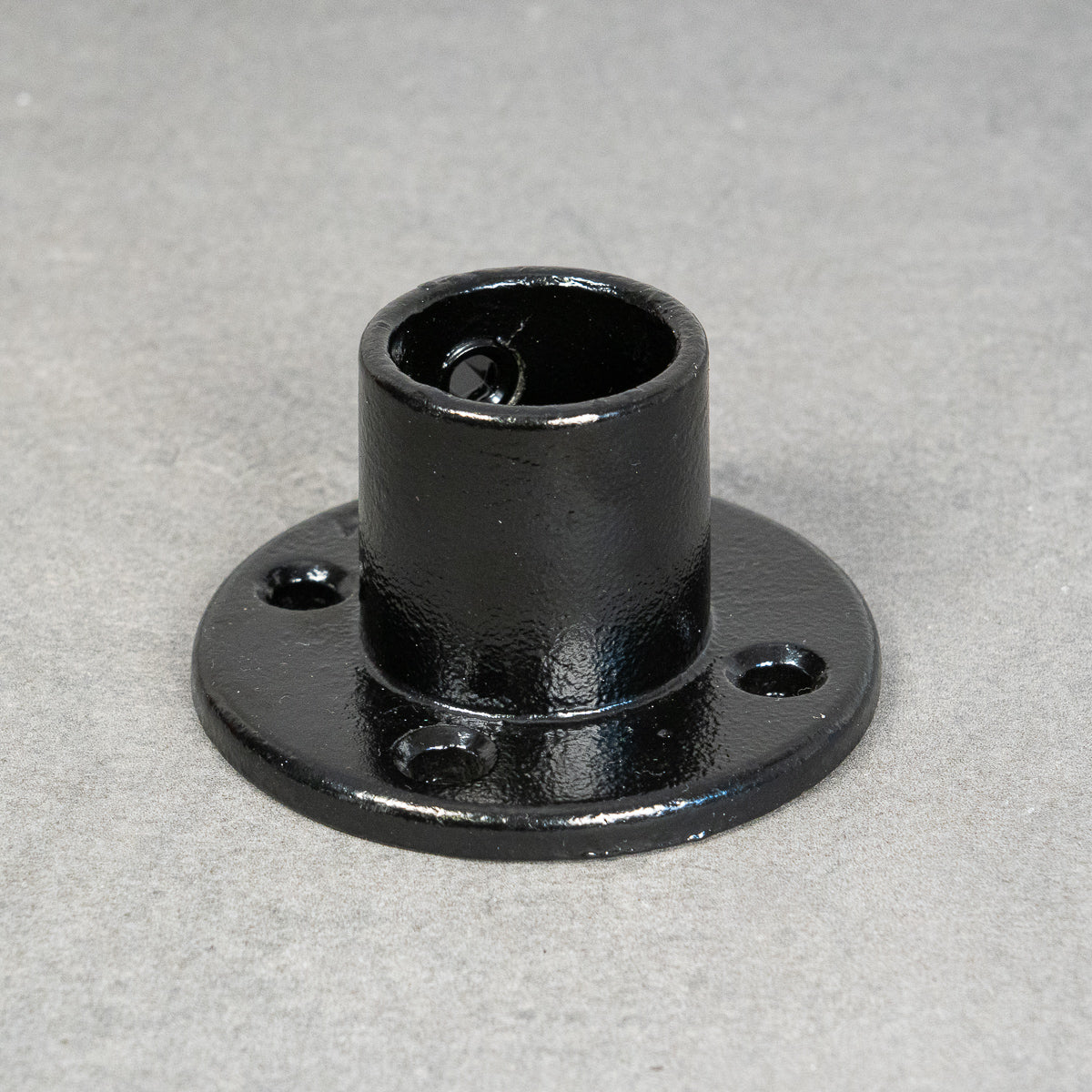 Väggfäste / fot, flytande, 4-hål - 32 mm - Svartlackerad