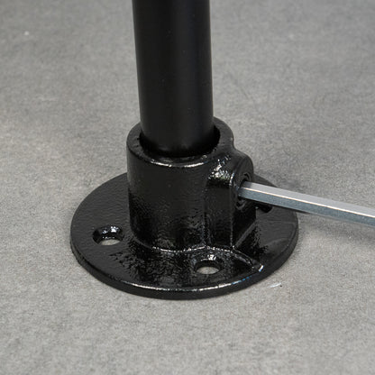 Väggfäste / fot, flytande, 4-hål - 32 mm - Svartlackerad