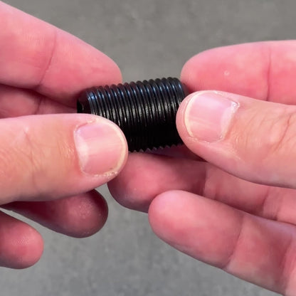 Gängnippel lang - 20 mm - Sortlakeret