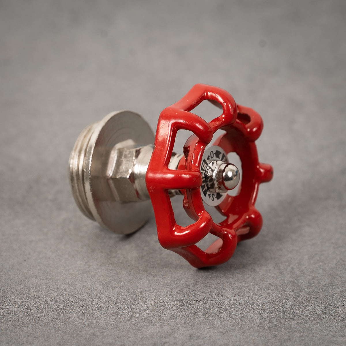 Handvred – 32 mm Röd/Silver Industriell Design – Piperebel