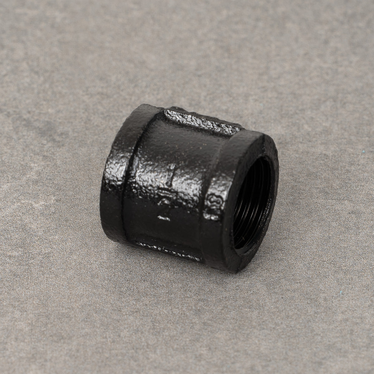 Rörkoppling Antik – 20 mm Svartlackerat Gjutjärn – Piperebel